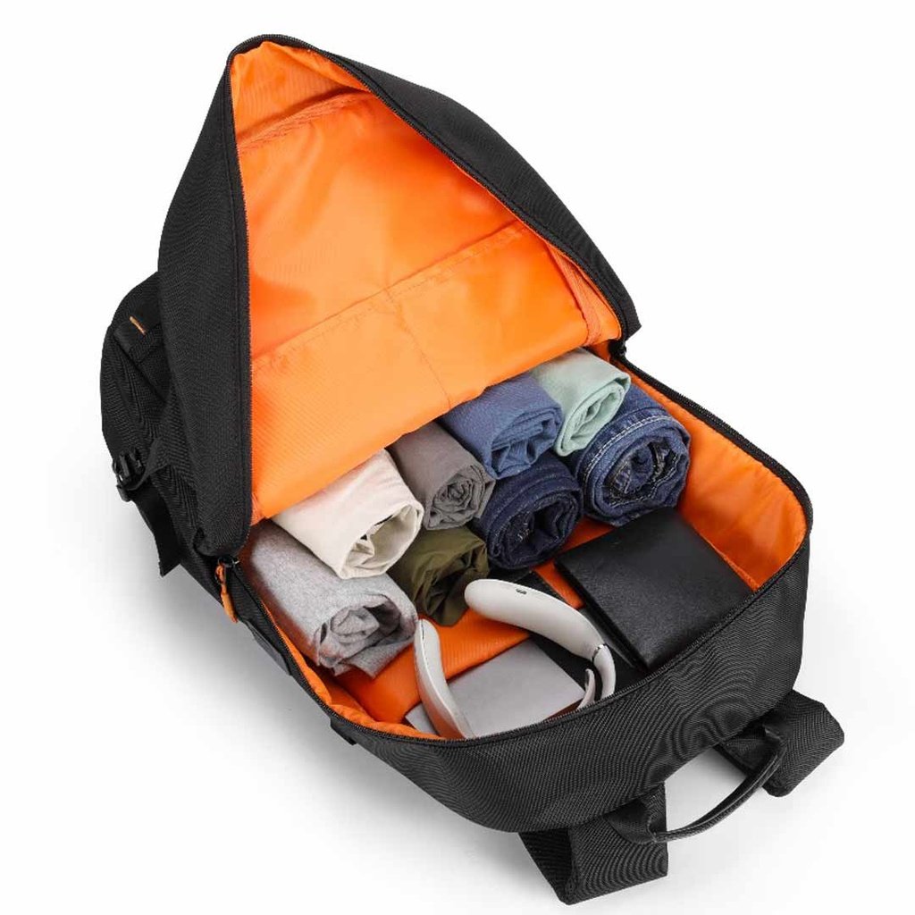 Porodo Gaming PU Laptop Backpack With USB-C Port and PS5 Compartment 3 Porodo Gaming PU Laptop Backpack With USB-C Port and PS5 Compartment - Image 3